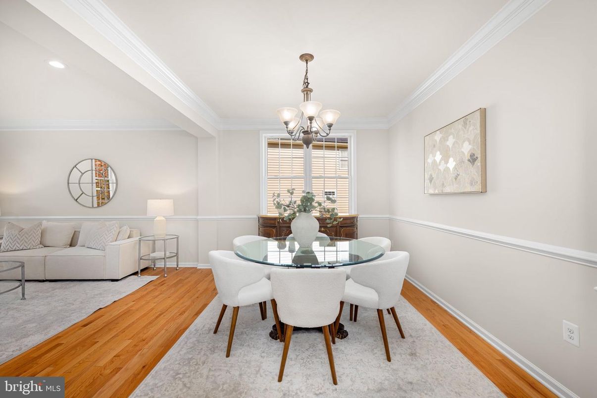 Chandelier, Dining room, Interior, Living room, Recessed Lighting, Wood Texture Flooring