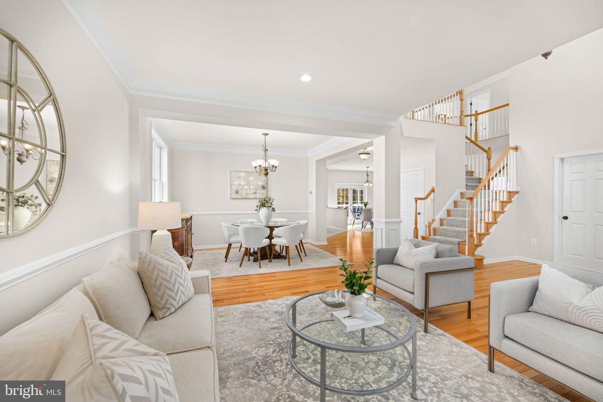 Chandelier, Dining room, Interior, Living room, Recessed Lighting, Wood Texture Flooring