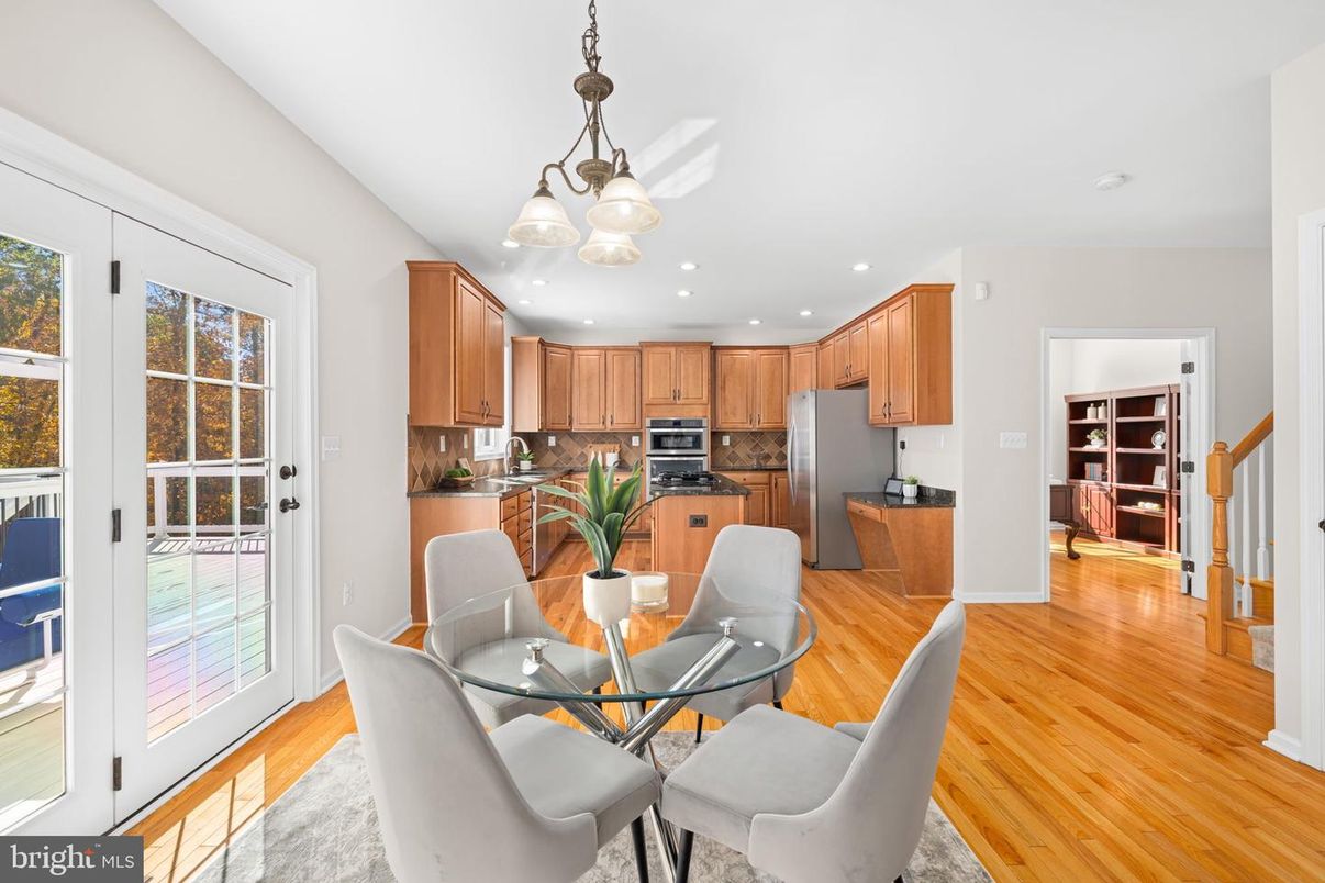 Dining room, Interior, Kitchen, Pendant Lights, Recessed Lighting, Stainless Steel Appliances, Wood Texture Flooring