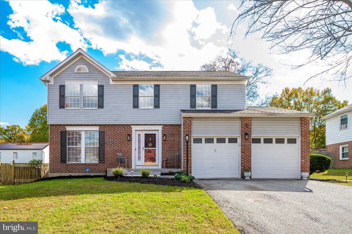 Attached, Exterior, Facade, Brick Facade, Split Level