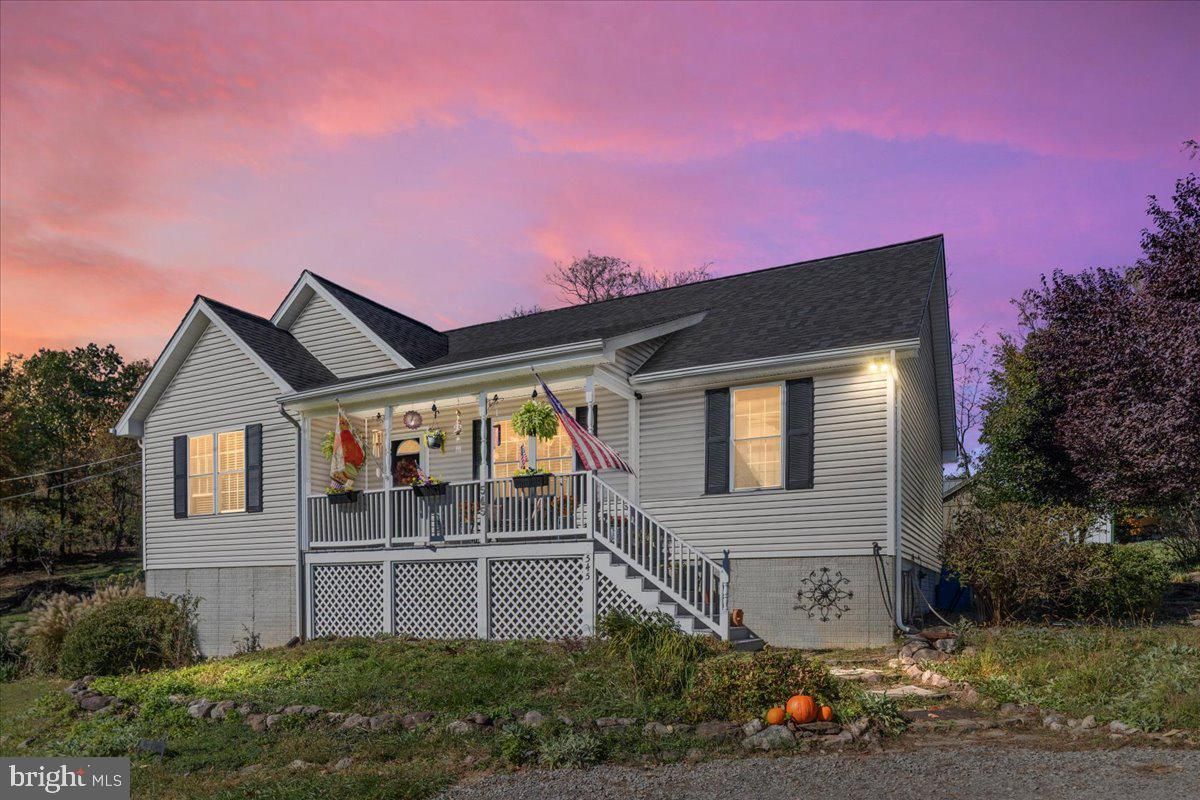 Backyard, Exterior, Facade, Cape Cod