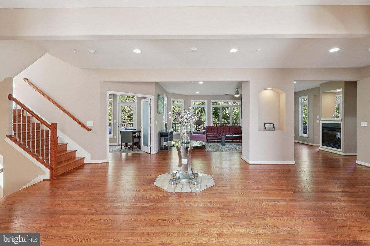 Interior, Recessed Lighting, Wood Texture Flooring