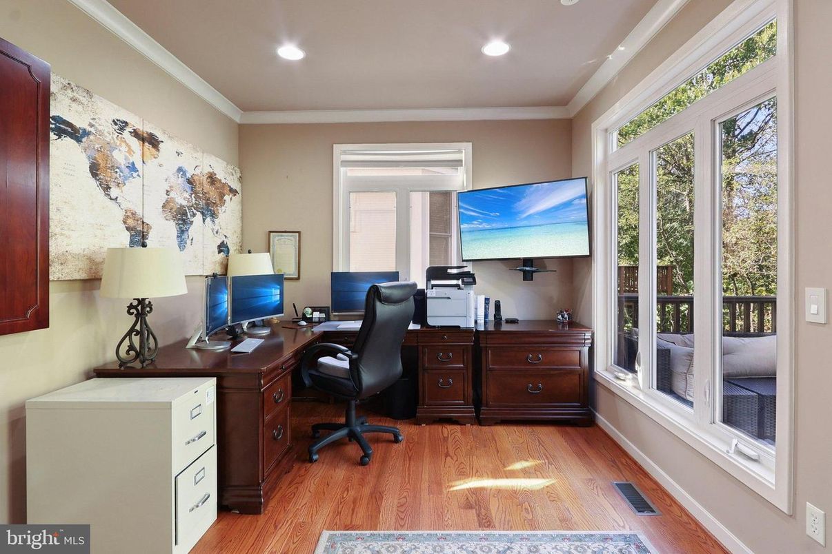 Home Office, Interior, Recessed Lighting, Wood Texture Flooring