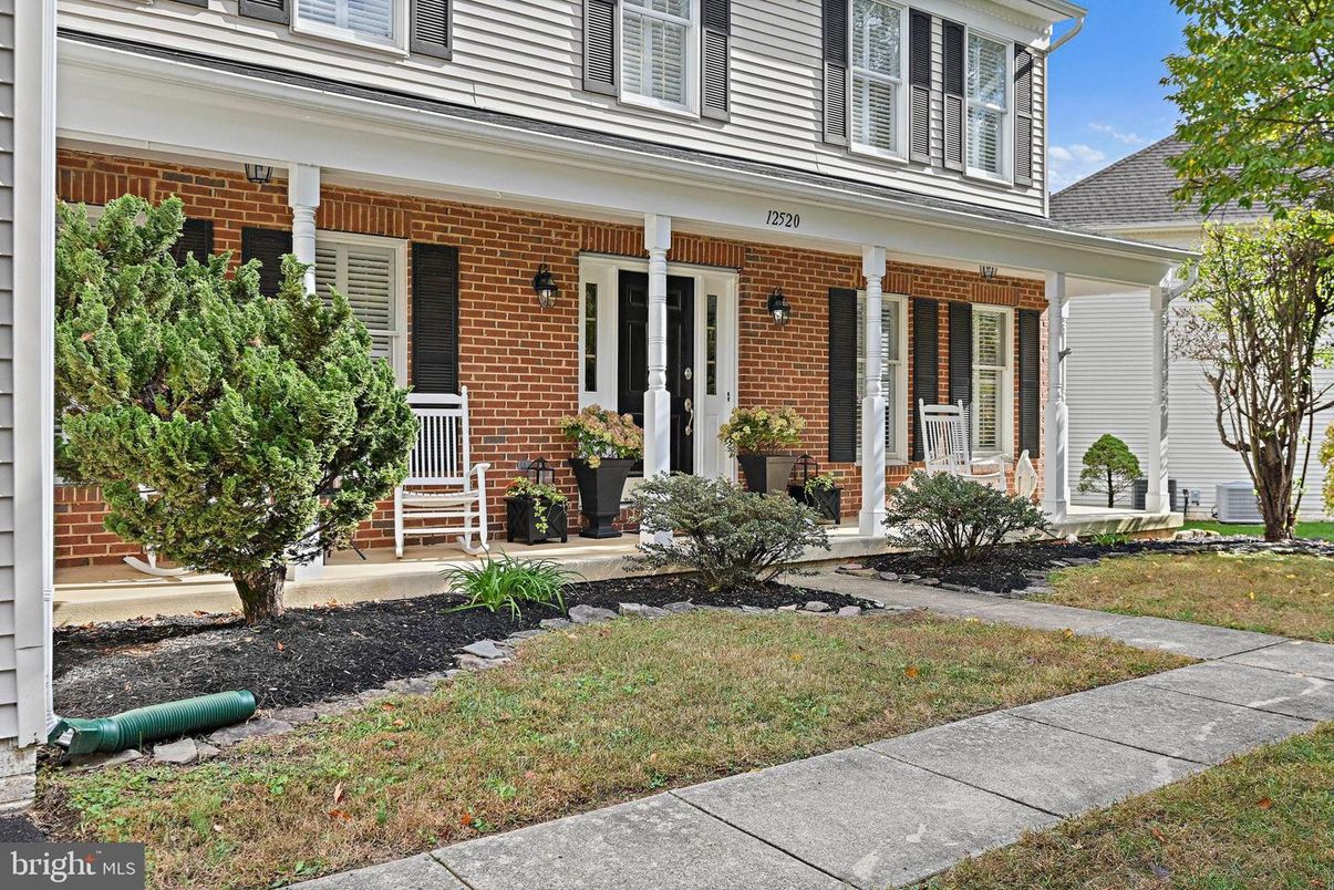 Exterior, Facade, Brick Facade, American Foursquare