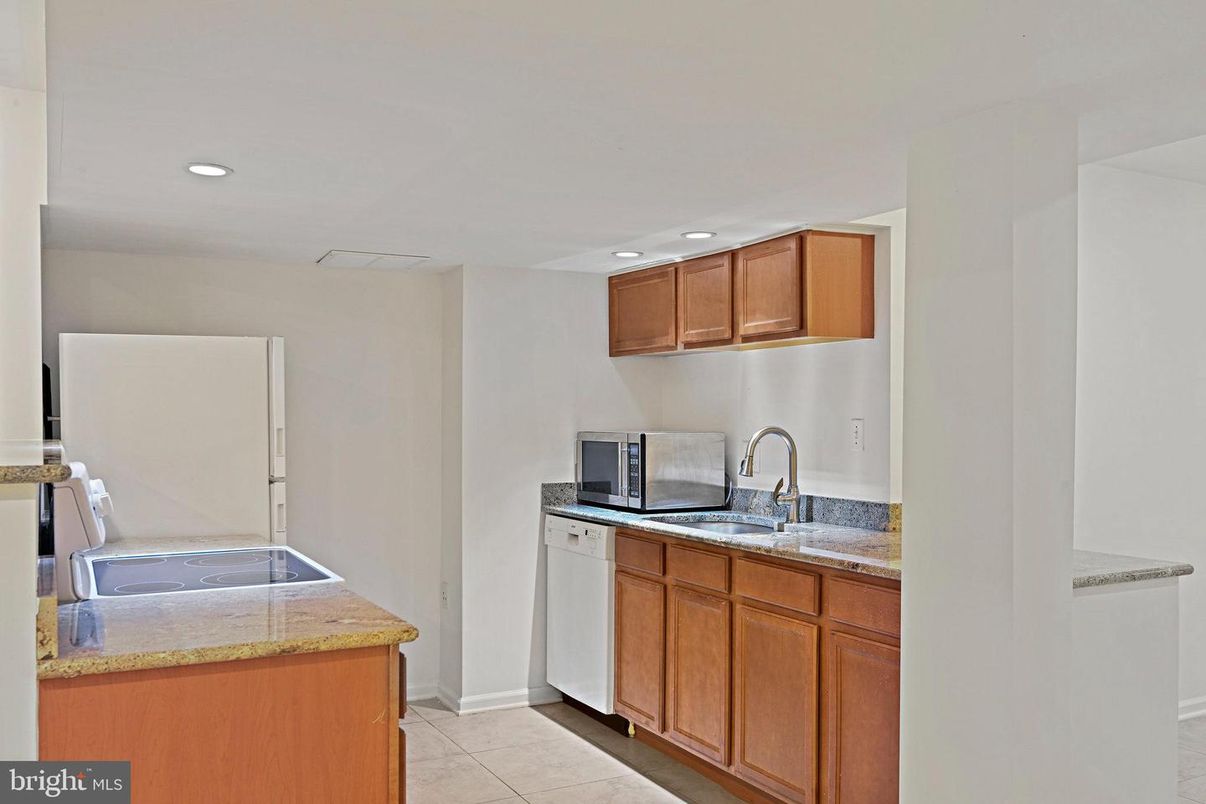 Interior, Kitchen, Recessed Lighting, Washer