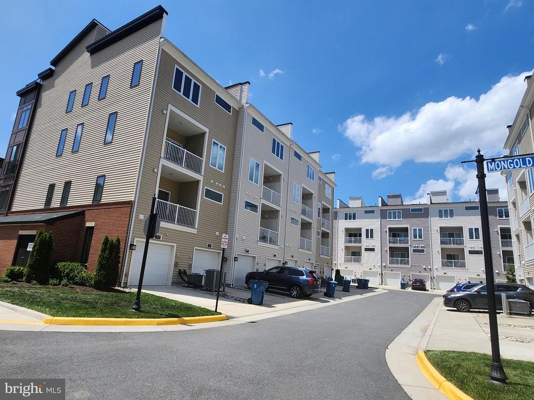 Exterior, Facade, Condo Building