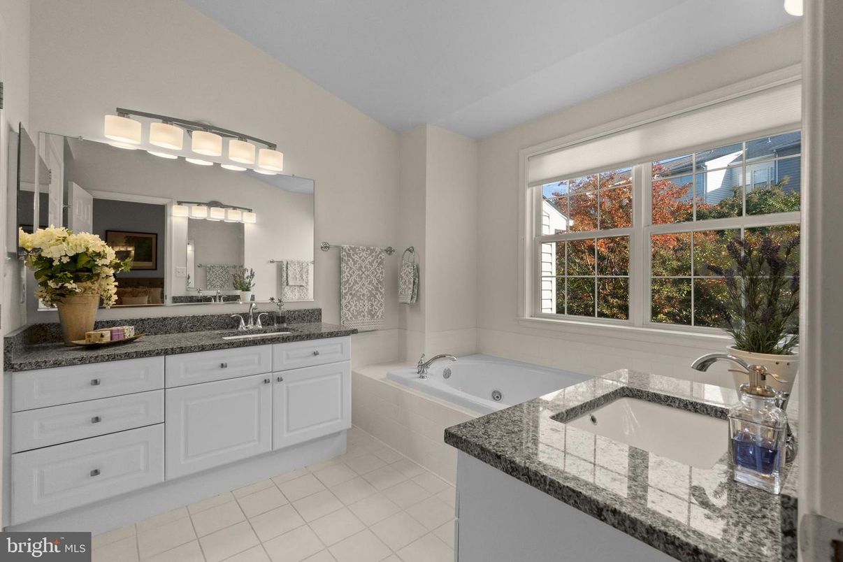 Bathroom, Dual Sink Vanities, Interior