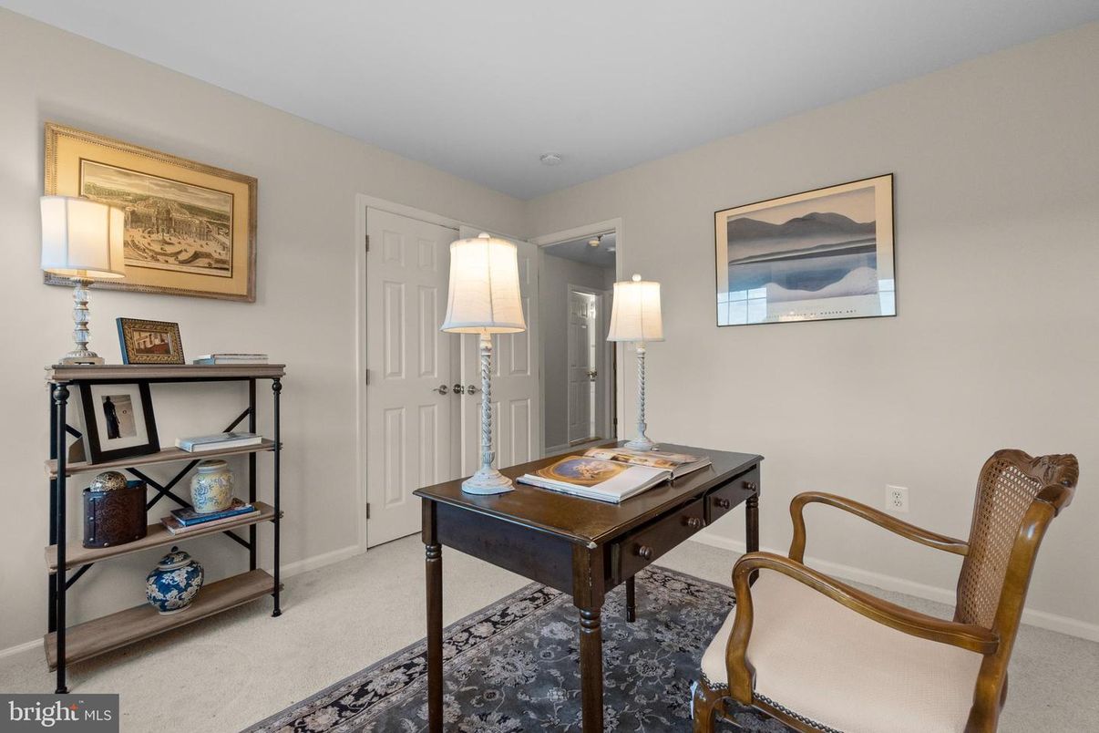 Home Office, Interior