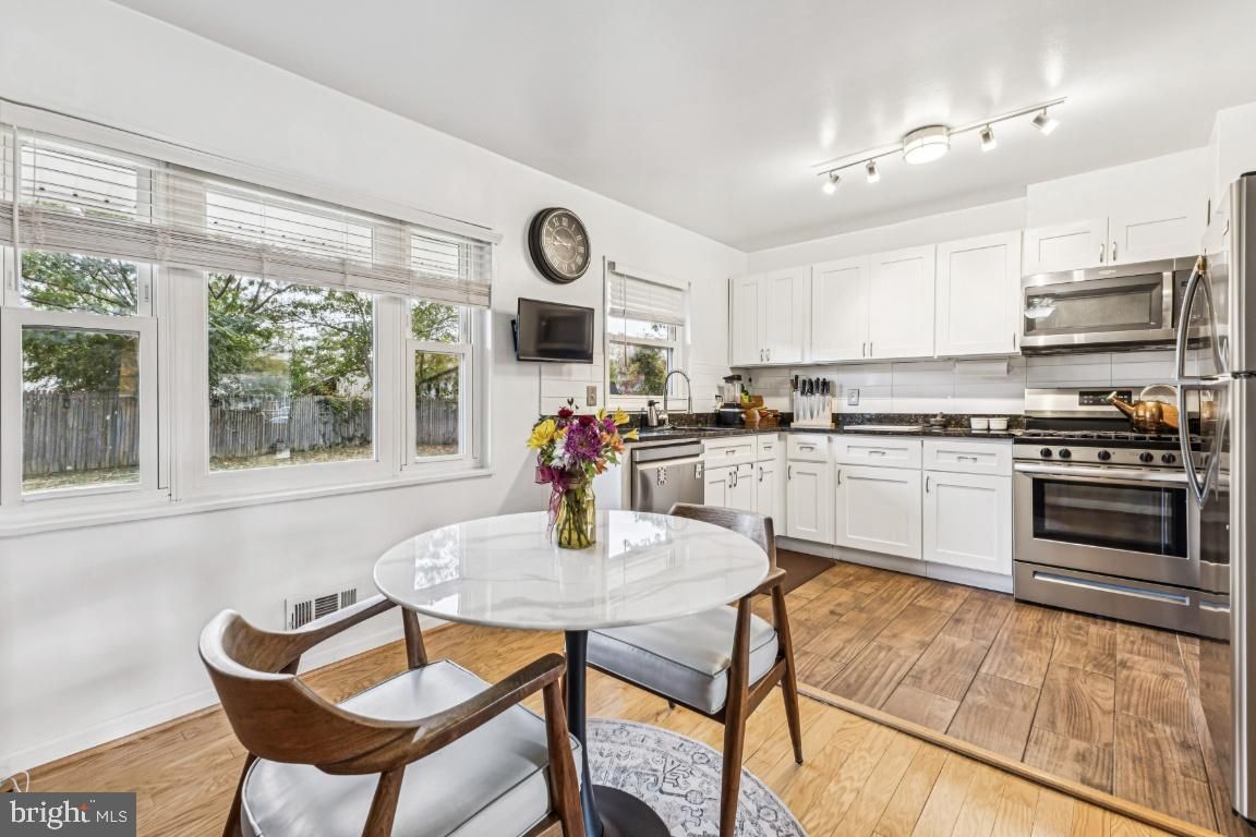 Dining room, Interior, Kitchen, Stainless Steel Appliances, Wood Texture Flooring