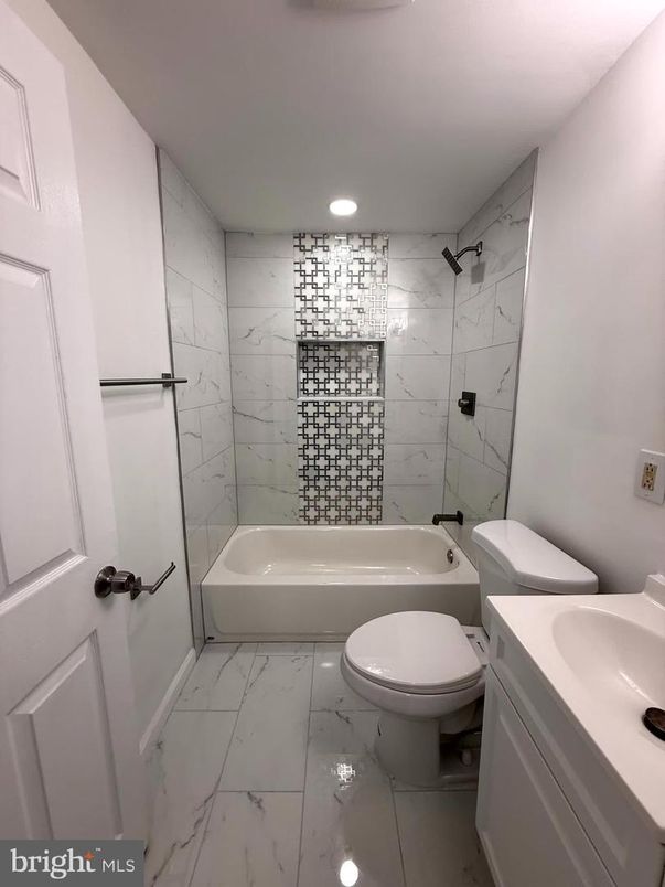 Bathroom, Interior, Marble, Marble Walls, Recessed Lighting