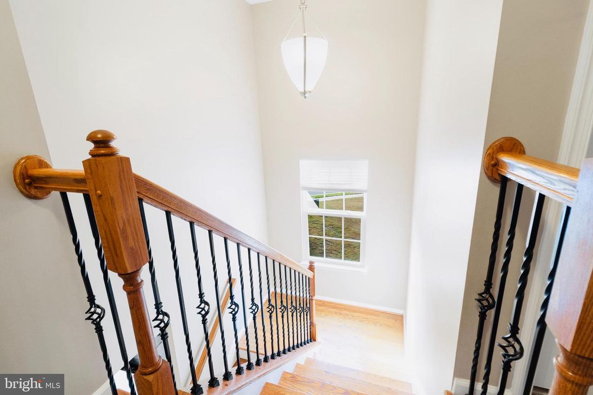 Interior, Pendant Lights, Wood Texture Flooring