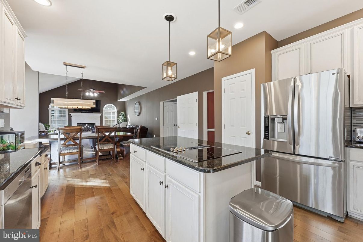 Dining room, Interior, Kitchen, Pendant Lights, Recessed Lighting, Stainless Steel Appliances, Wood Texture Flooring