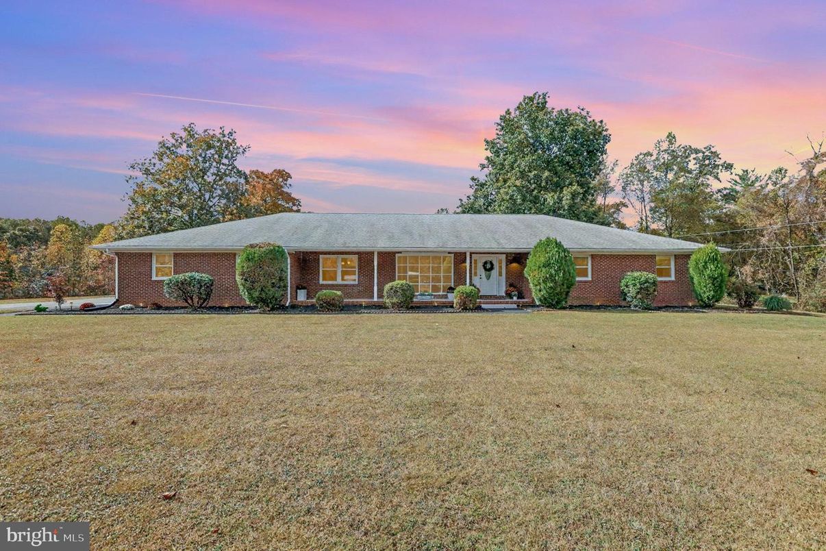 Exterior, Facade, Brick Facade, Ranch