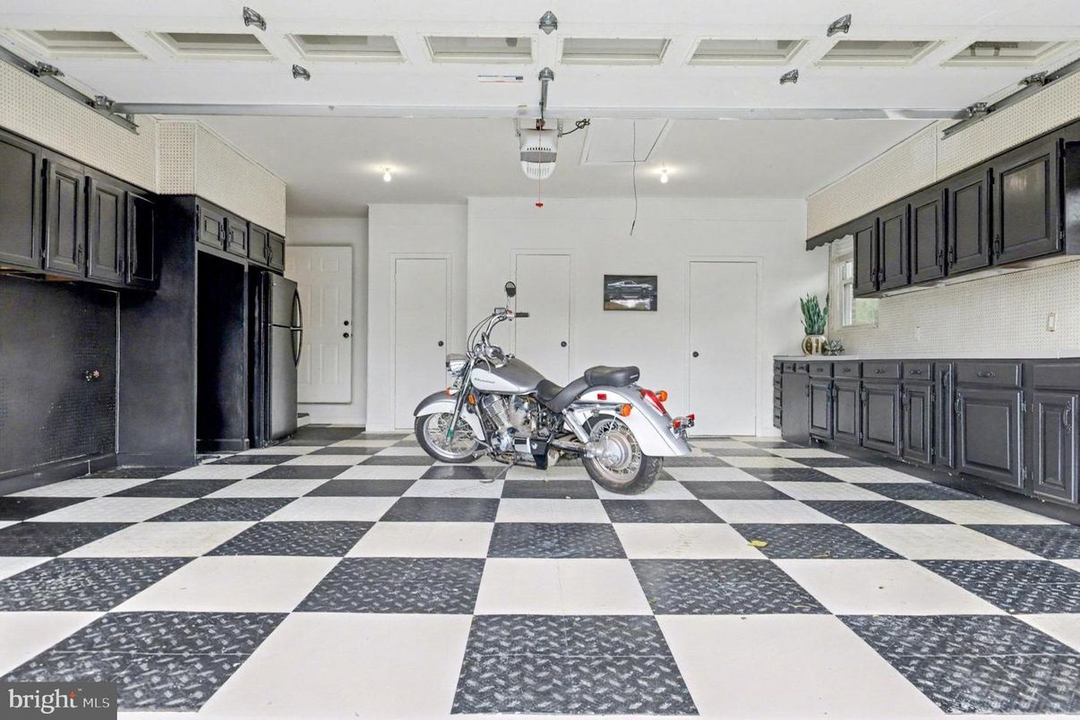 Garage, Interior, Recessed Lighting