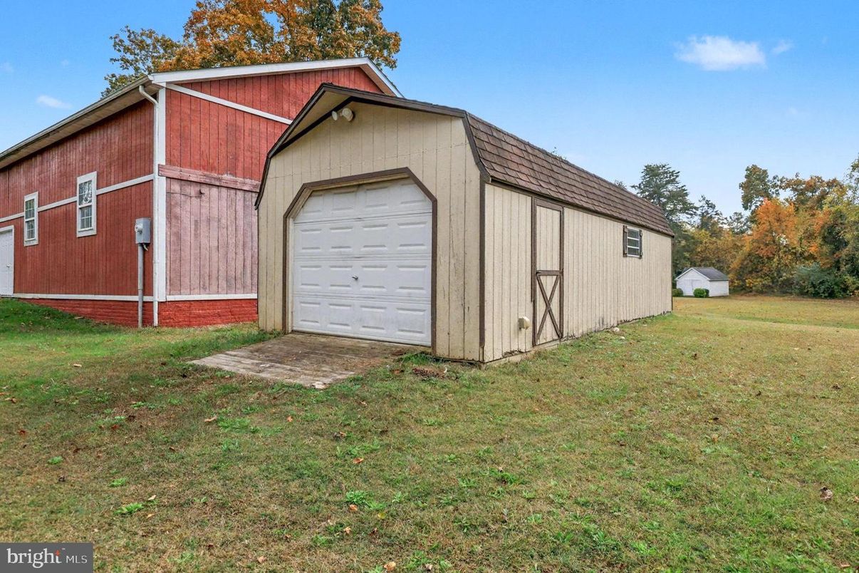Backyard, Detached Garage, Exterior