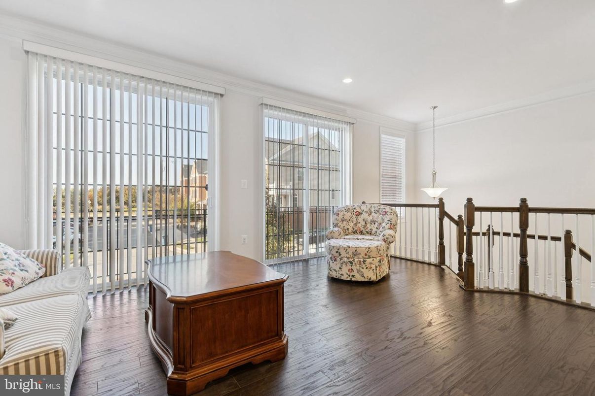Interior, Pendant Lights, Recessed Lighting, Wood Texture Flooring