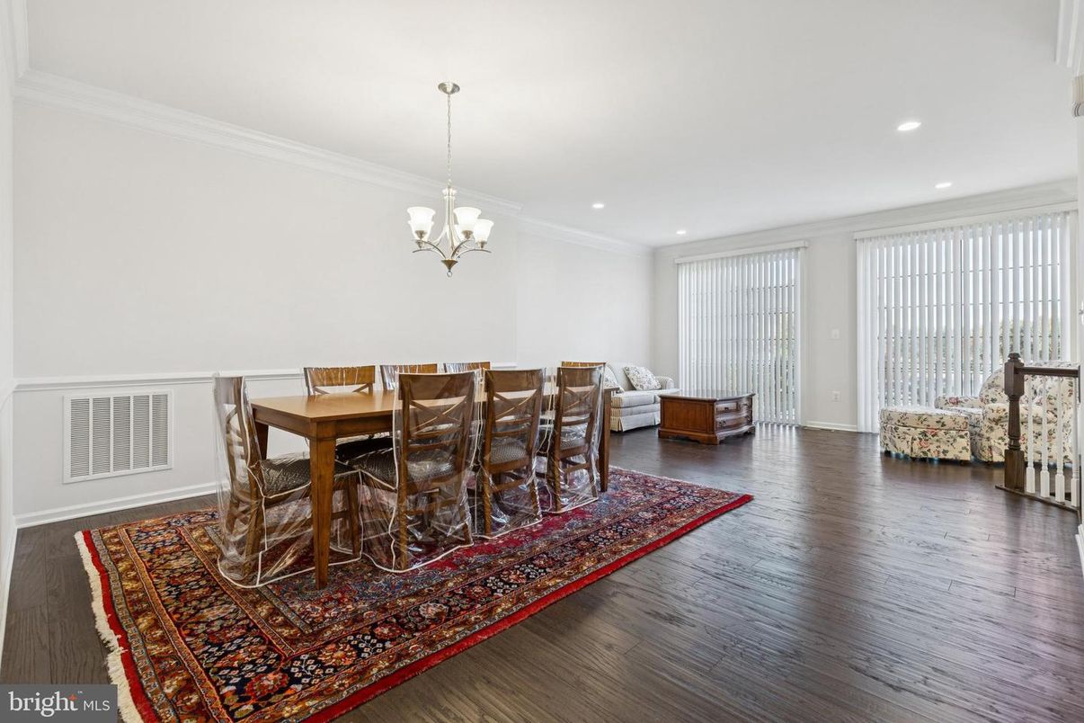 Chandelier, Dining room, Interior, Recessed Lighting, Wood Texture Flooring