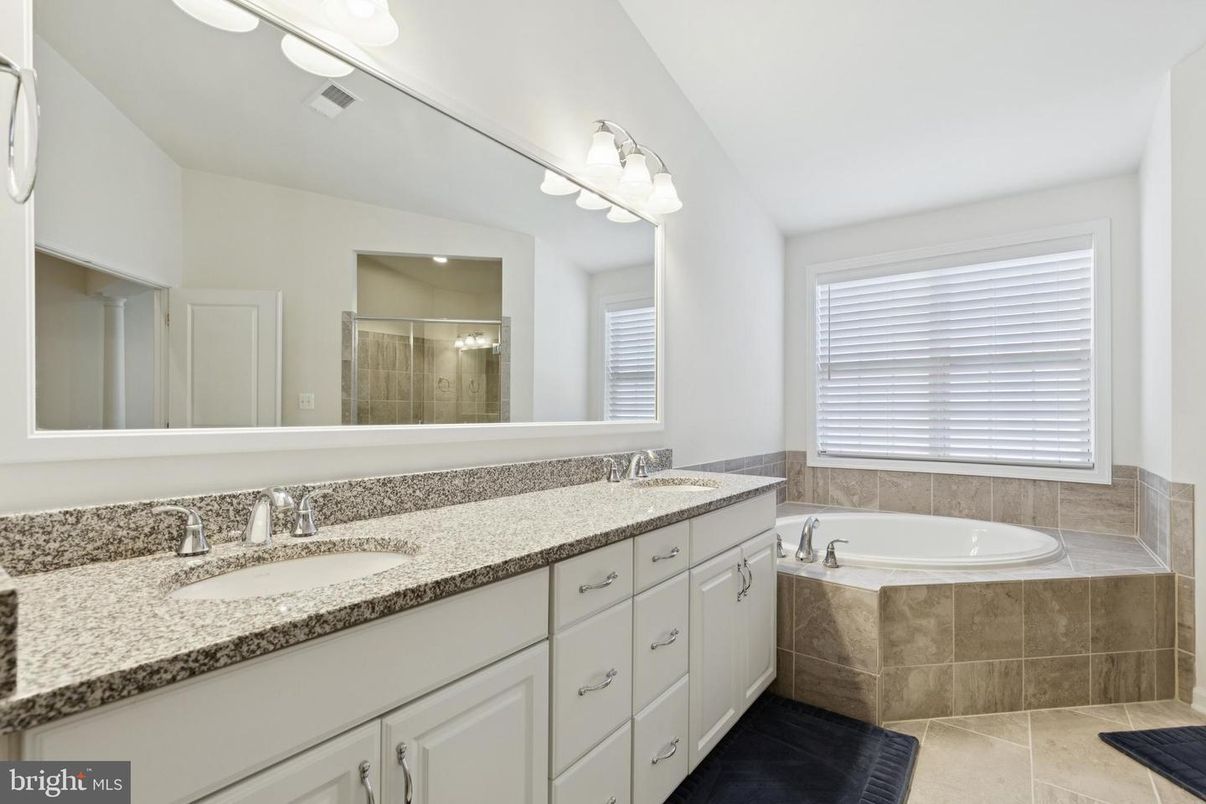 Bathroom, Dual Sink Vanities, Interior