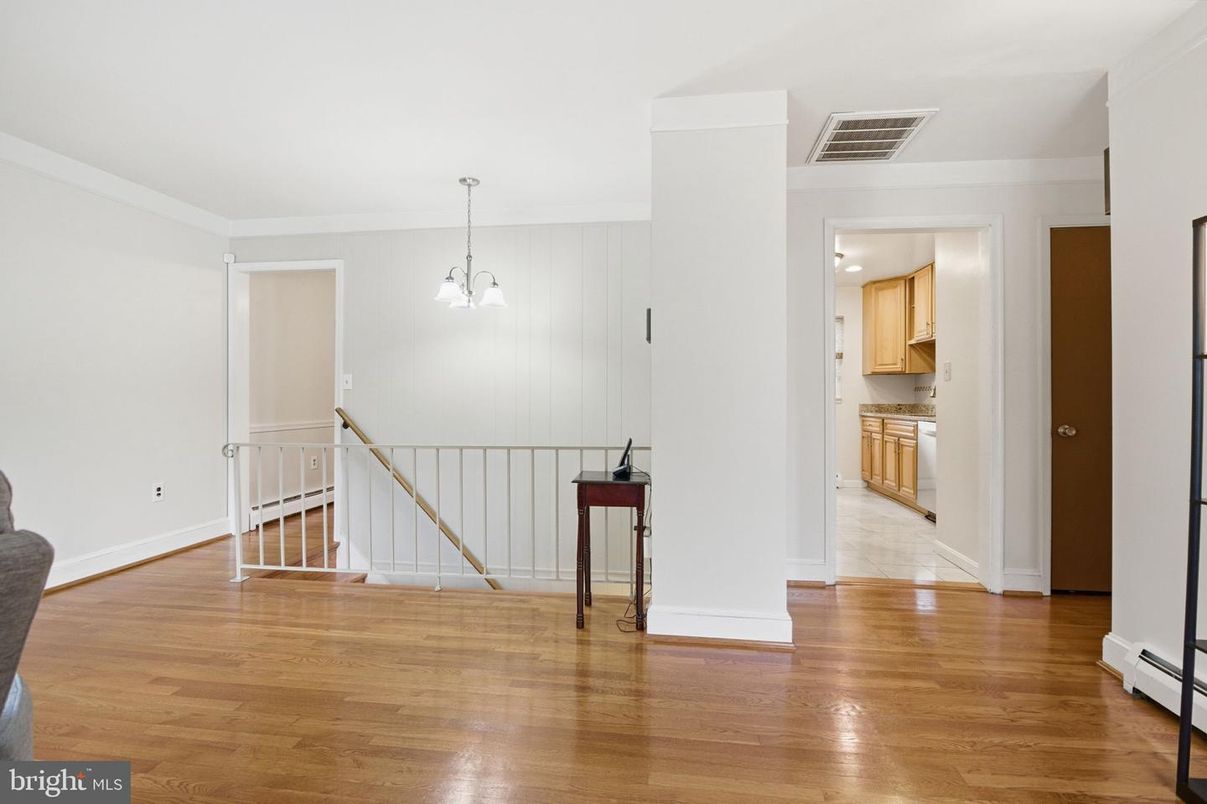 Interior, Pendant Lights, Wood Texture Flooring