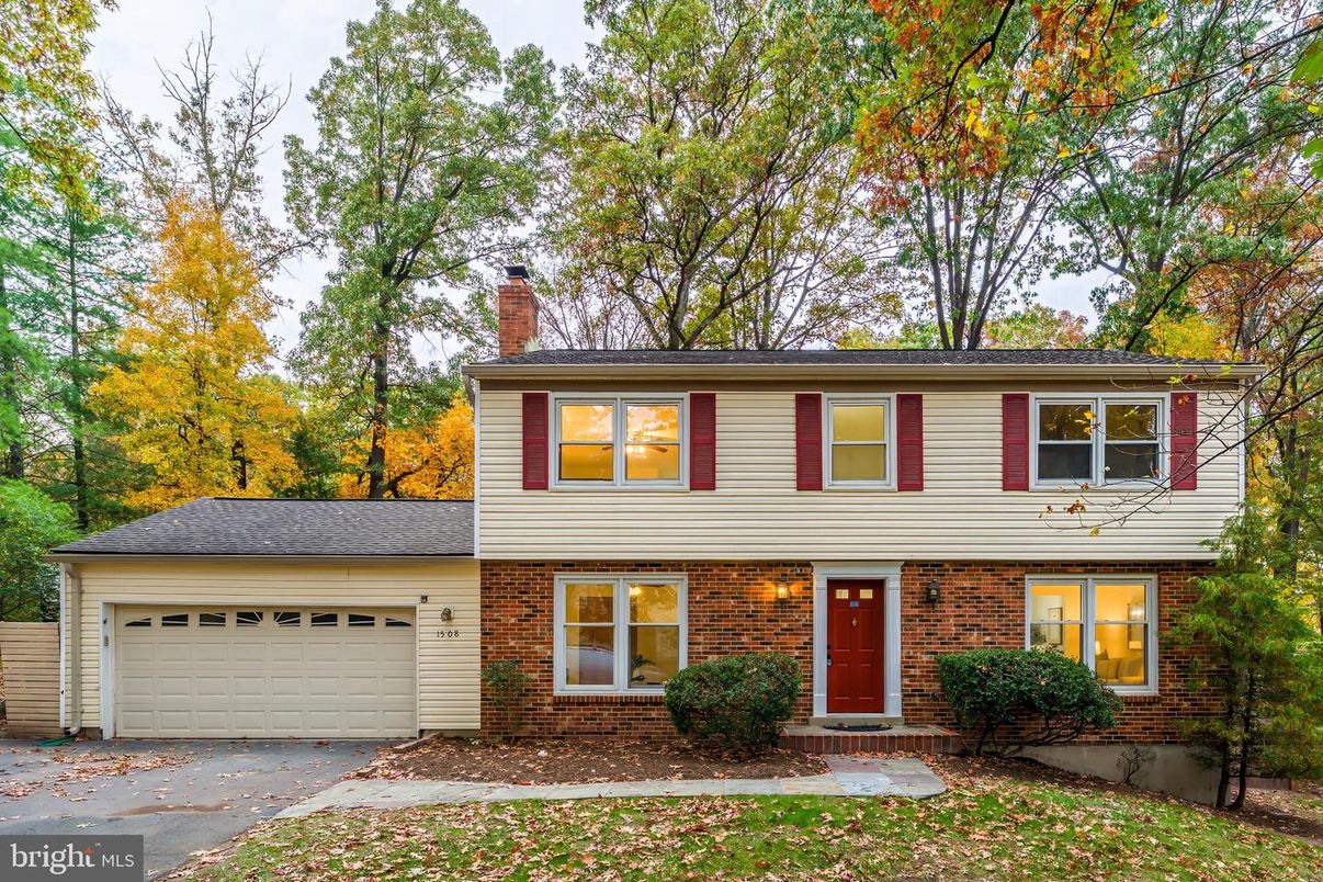 Attached, Exterior, Facade, Brick Facade, Split Level