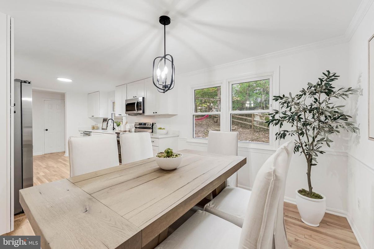 Dining room, Interior, Kitchen, Pendant Lights, Recessed Lighting, Stainless Steel Appliances, Wood Texture Flooring