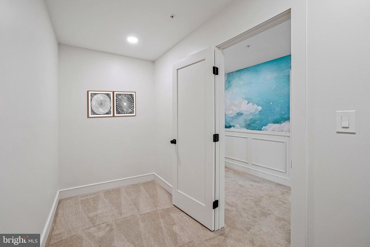 Empty room, Interior, Recessed Lighting