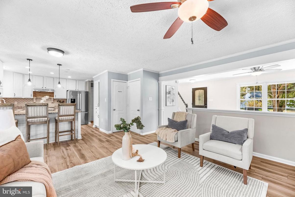 Interior, Kitchen, Living room, Pendant Lights, Recessed Lighting, Stainless Steel Appliances, Wood Texture Flooring