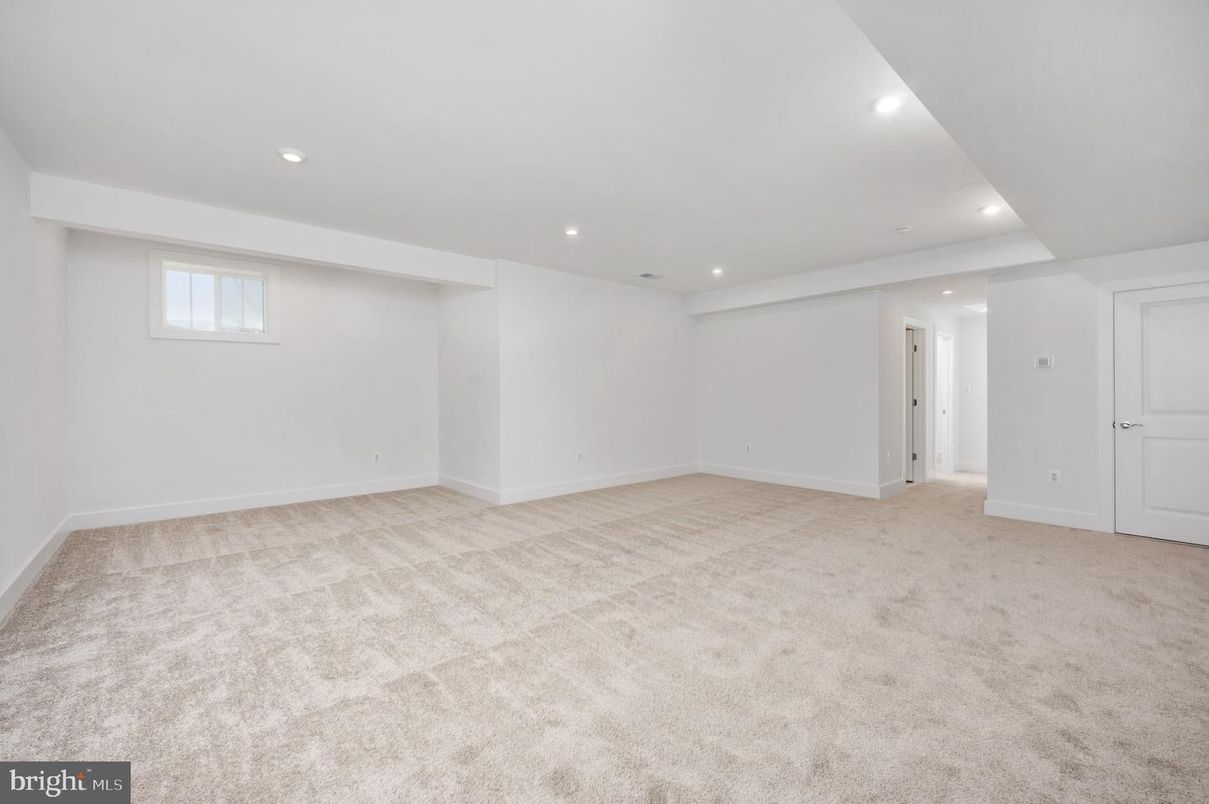 Empty room, Interior, Recessed Lighting