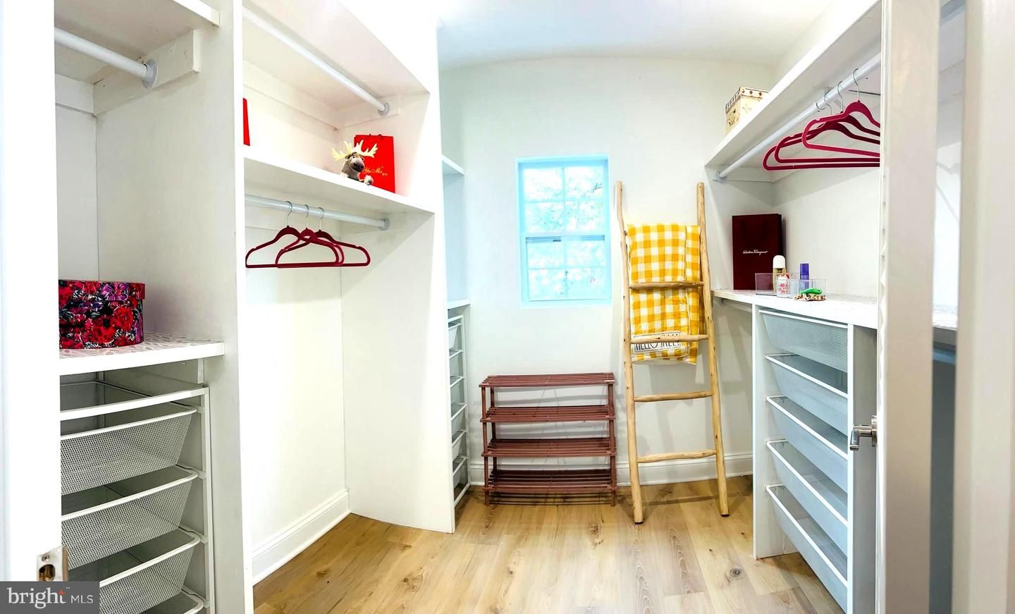 Interior, Walk-in Closets, Wood Texture Flooring
