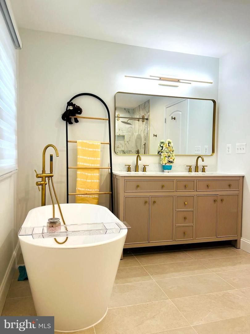 Bathroom, Dual Sink Vanities, Free Standing Baths, Interior