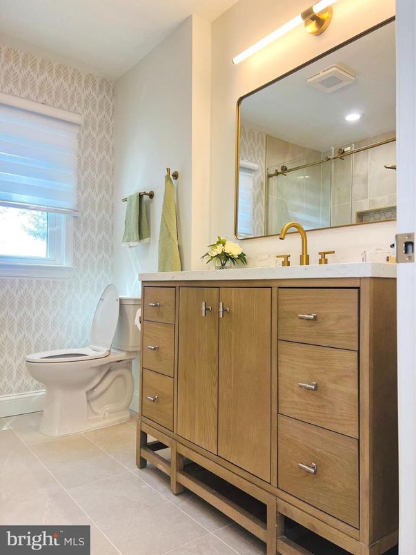 Bathroom, Interior, Recessed Lighting