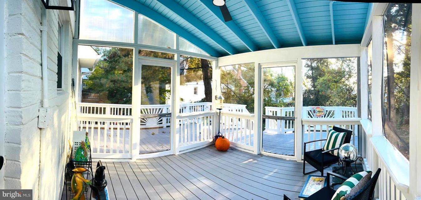 Interior, Sun Room, Wood Texture Flooring