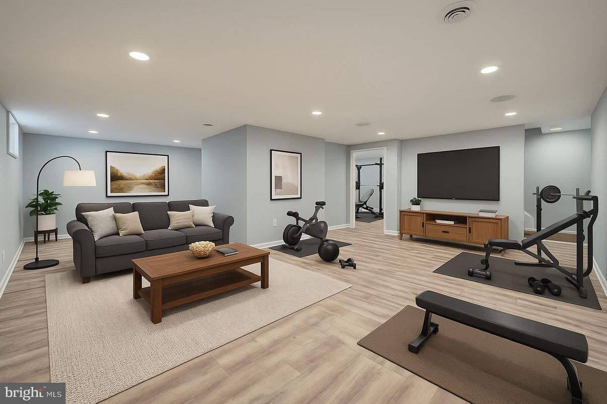Fitness Equipment, Interior, Living room, Recessed Lighting, Wood Texture Flooring