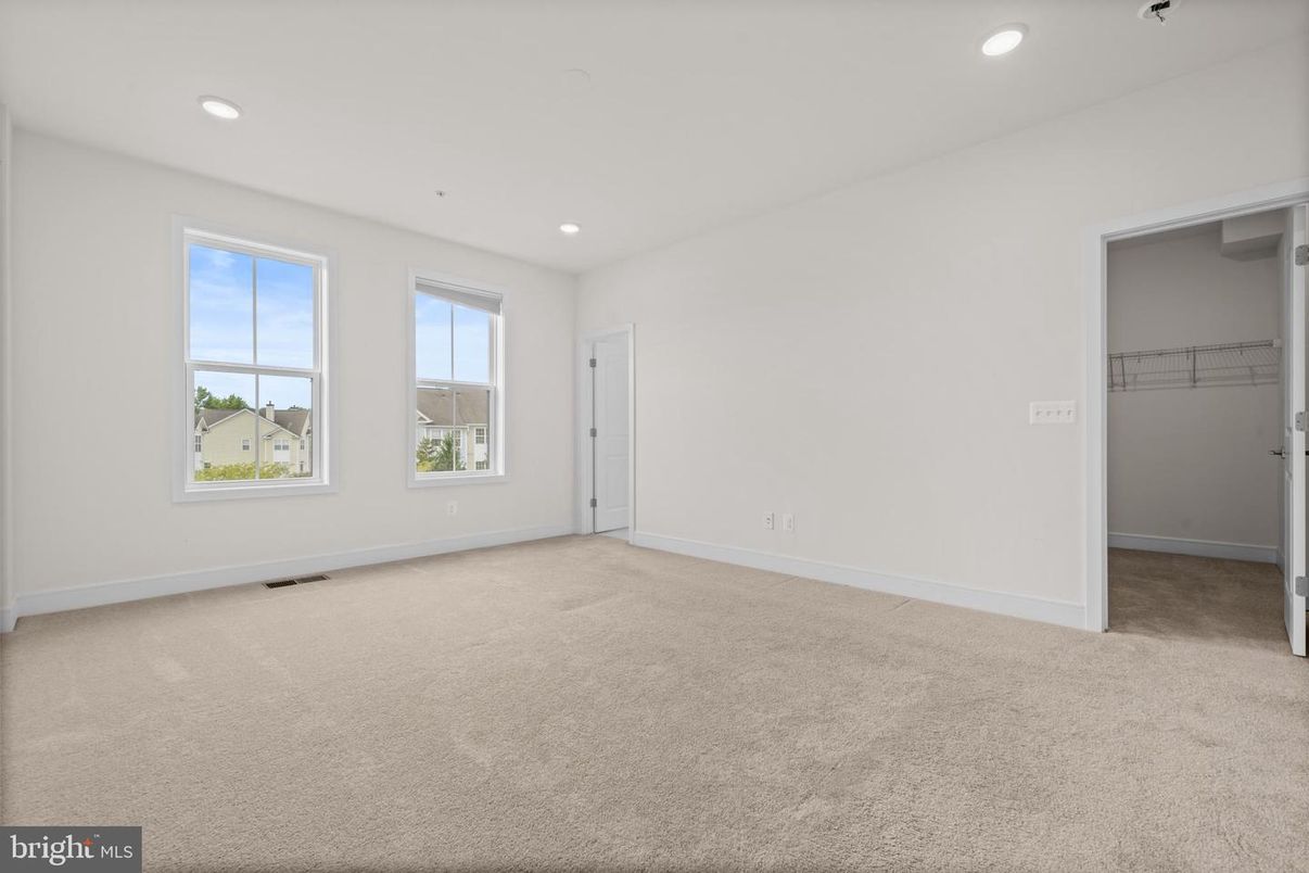 Empty room, Interior, Recessed Lighting