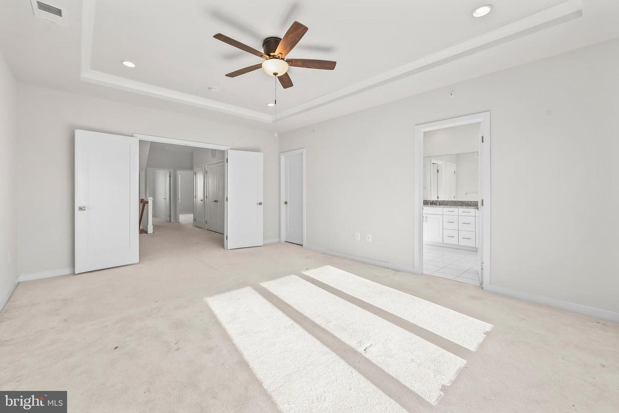 Bathroom, Empty room, Interior, Recessed Lighting