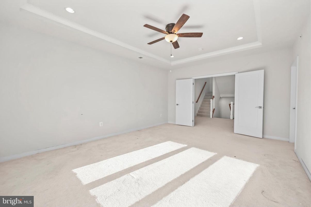 Empty room, Interior, Recessed Lighting