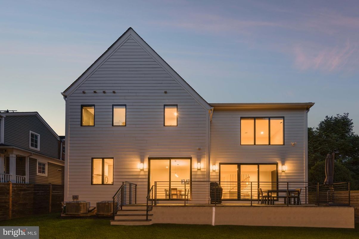 Backyard, Exterior, Facade, Farmhouse