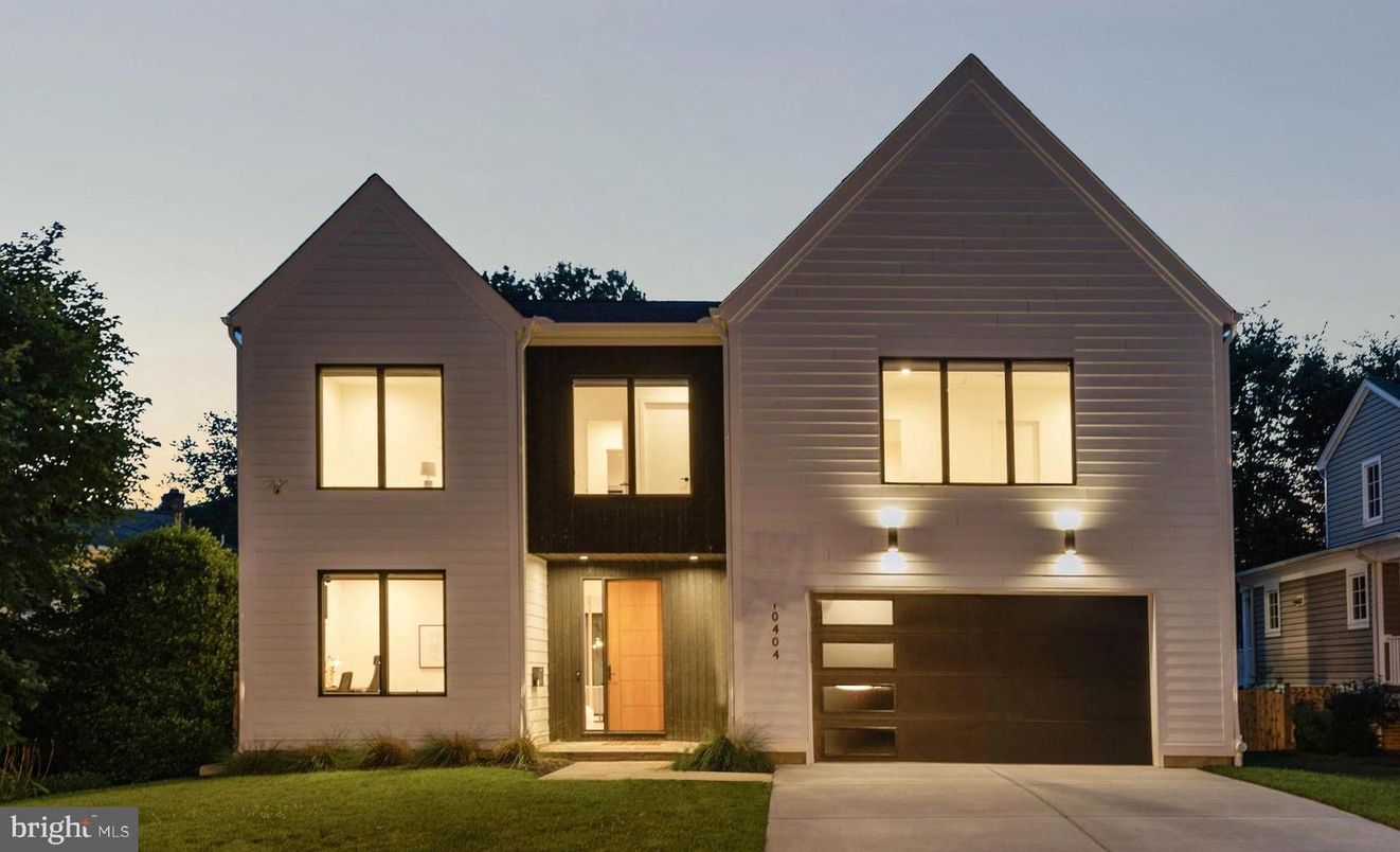 Attached, Exterior, Facade, Modern