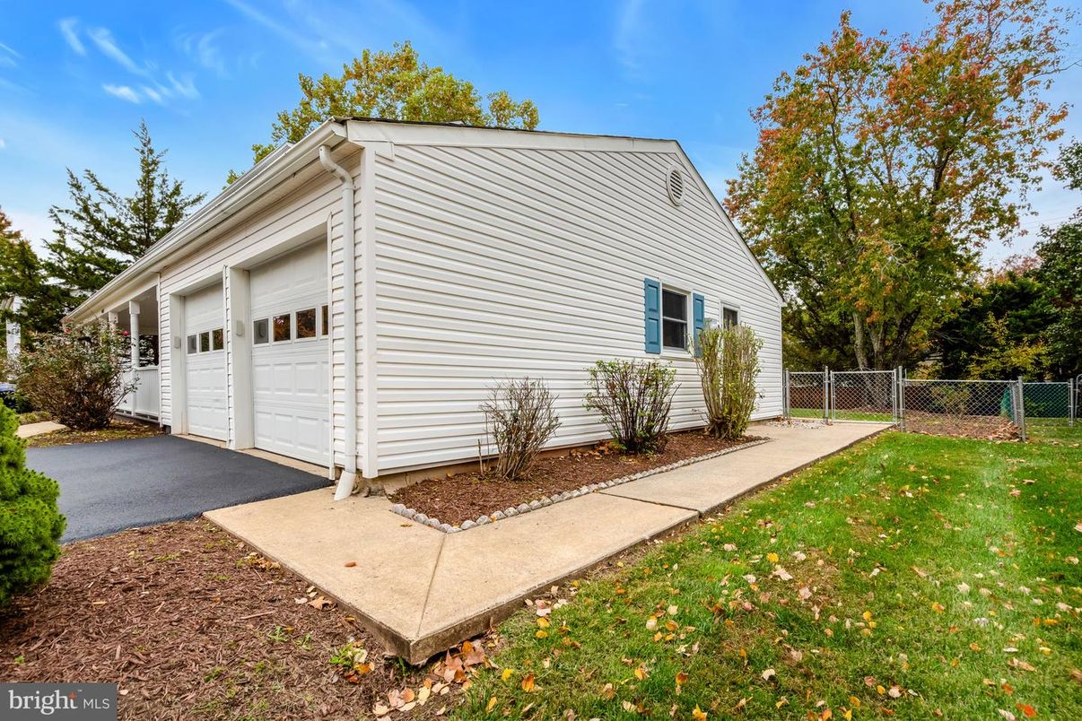 Detached Garage, Exterior