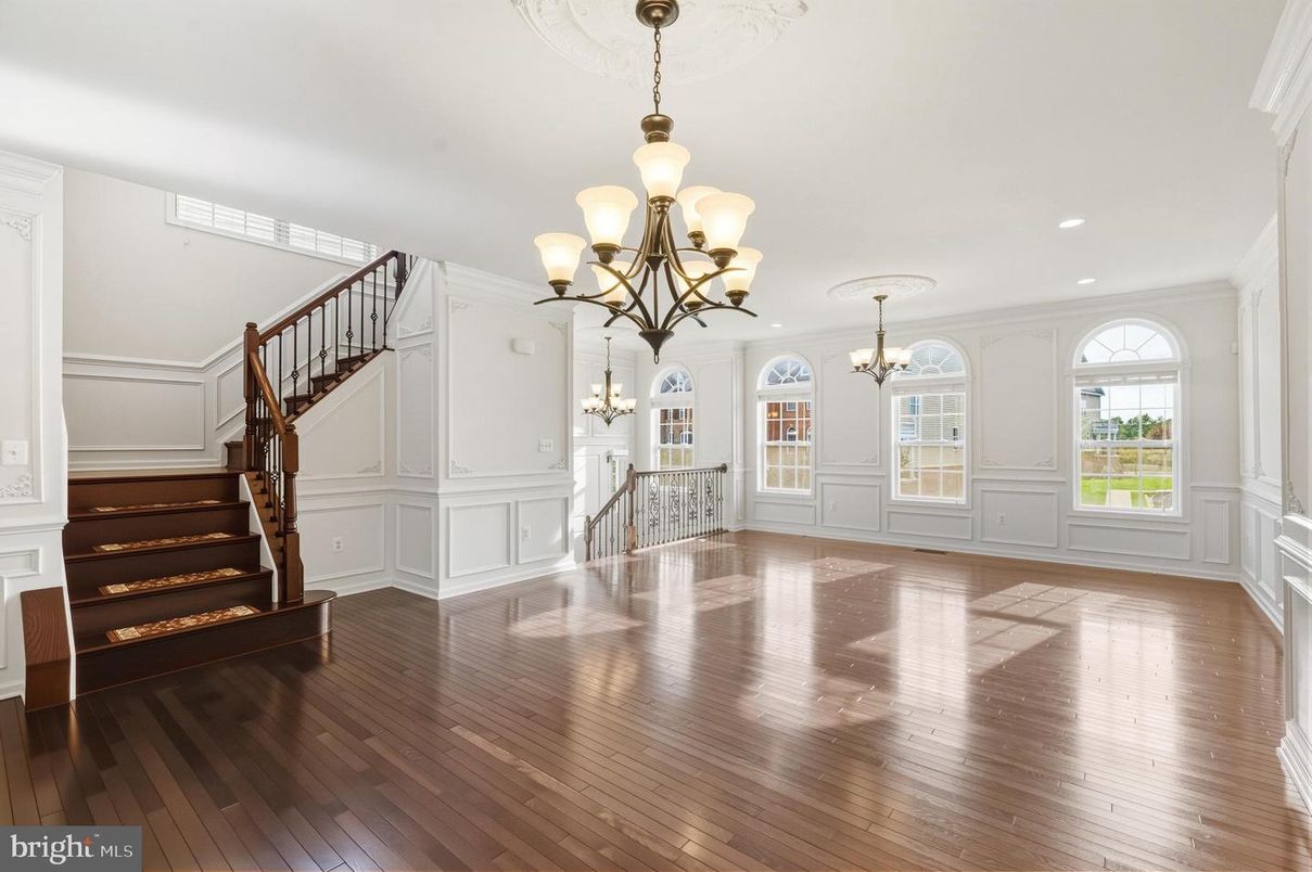 Chandelier, Empty room, Interior, Recessed Lighting, Wood Texture Flooring