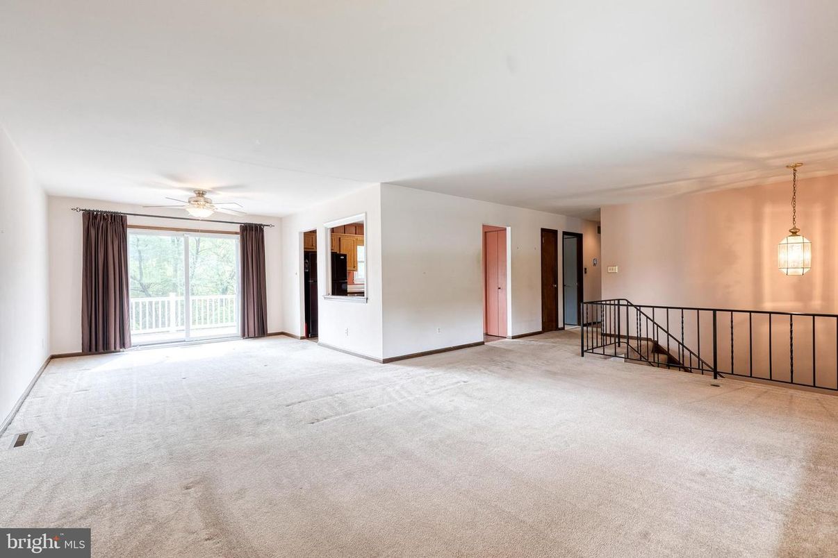 Empty room, Interior, Pendant Lights