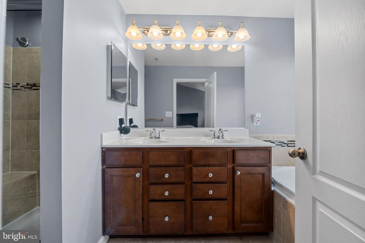 Bathroom, Dual Sink Vanities, Interior