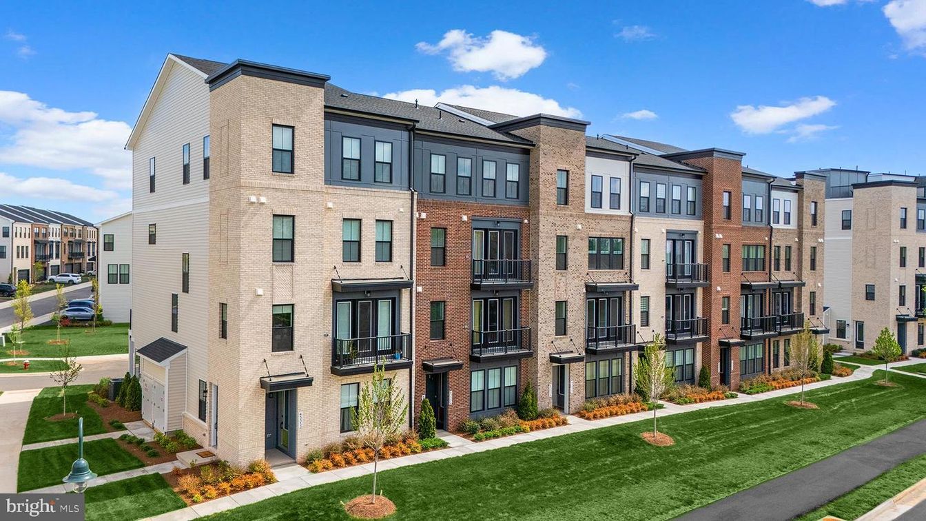 Exterior, Facade, Brick Facade, Rowhouse