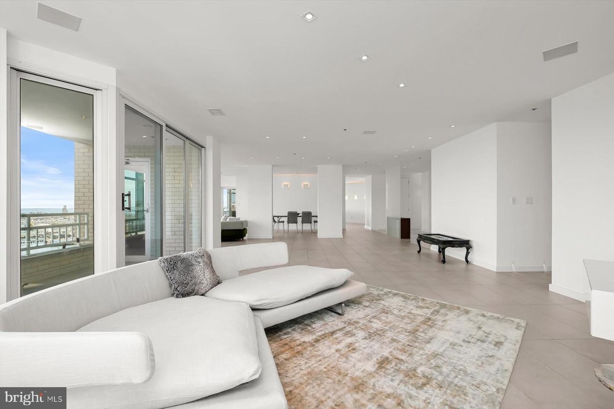 Interior, Living room, Recessed Lighting, Water