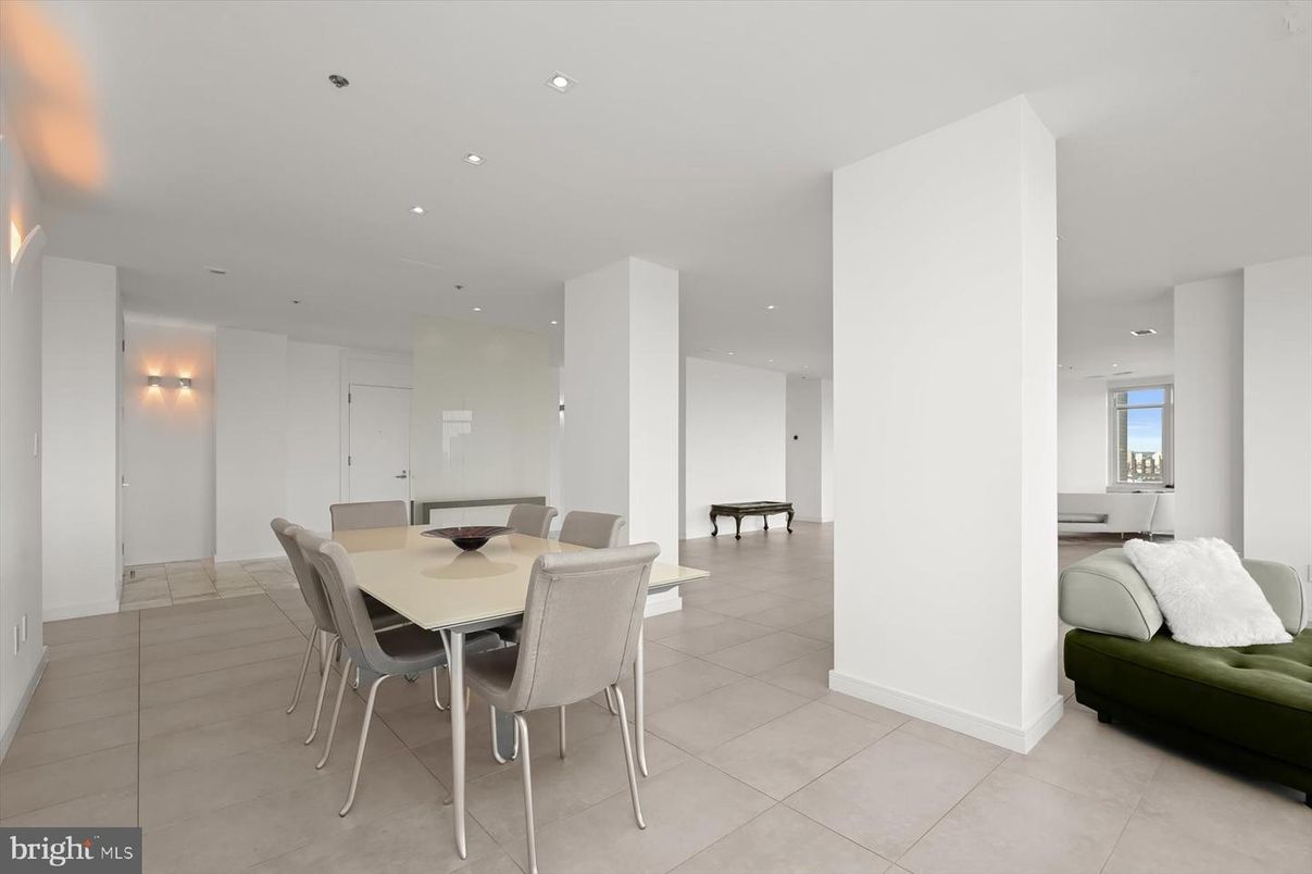 Dining room, Interior, Recessed Lighting