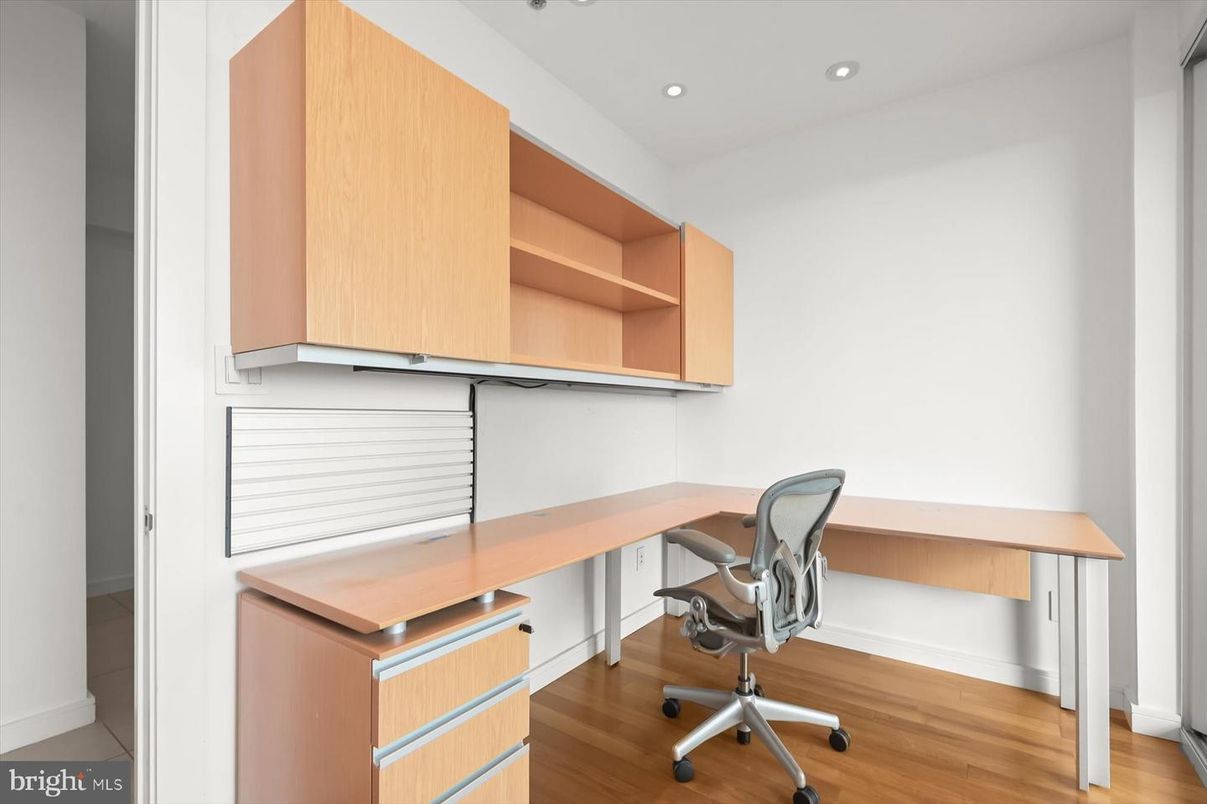 Home Office, Interior, Recessed Lighting, Wood Texture Flooring