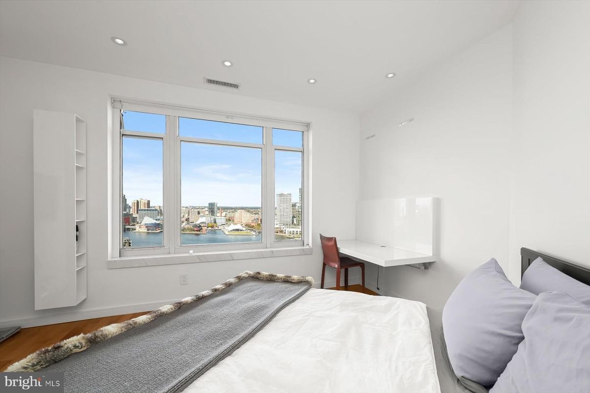 Bedroom, Interior, Recessed Lighting, Water