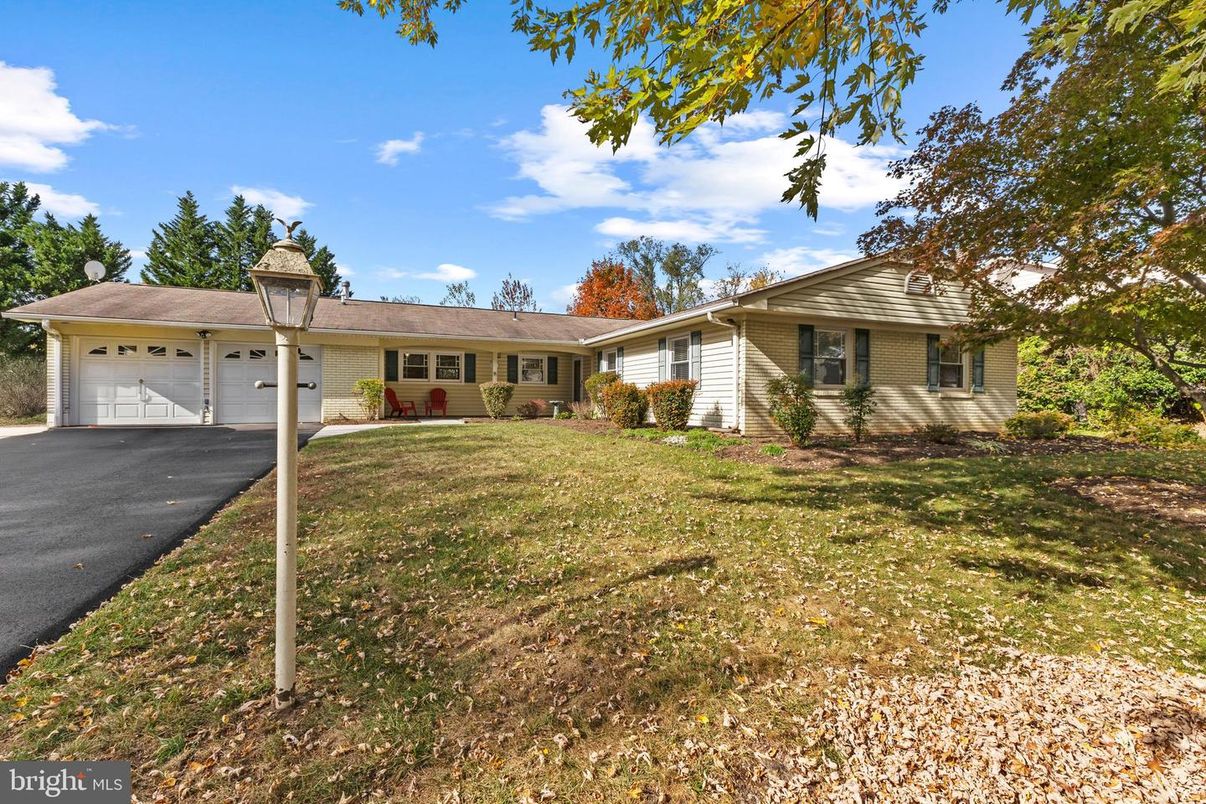 Attached, Backyard, Exterior, Facade, Ranch