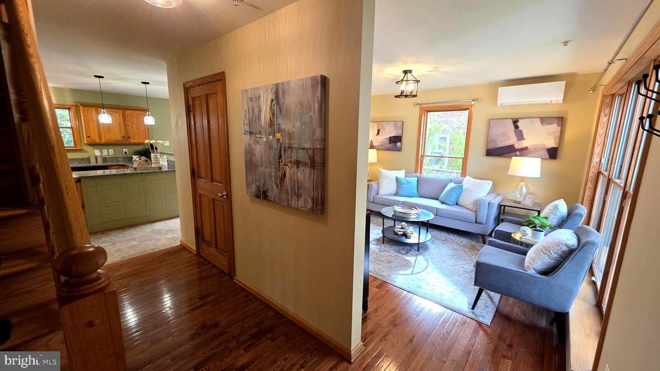 Interior, Kitchen, Living room, Pendant Lights, Wood Texture Flooring