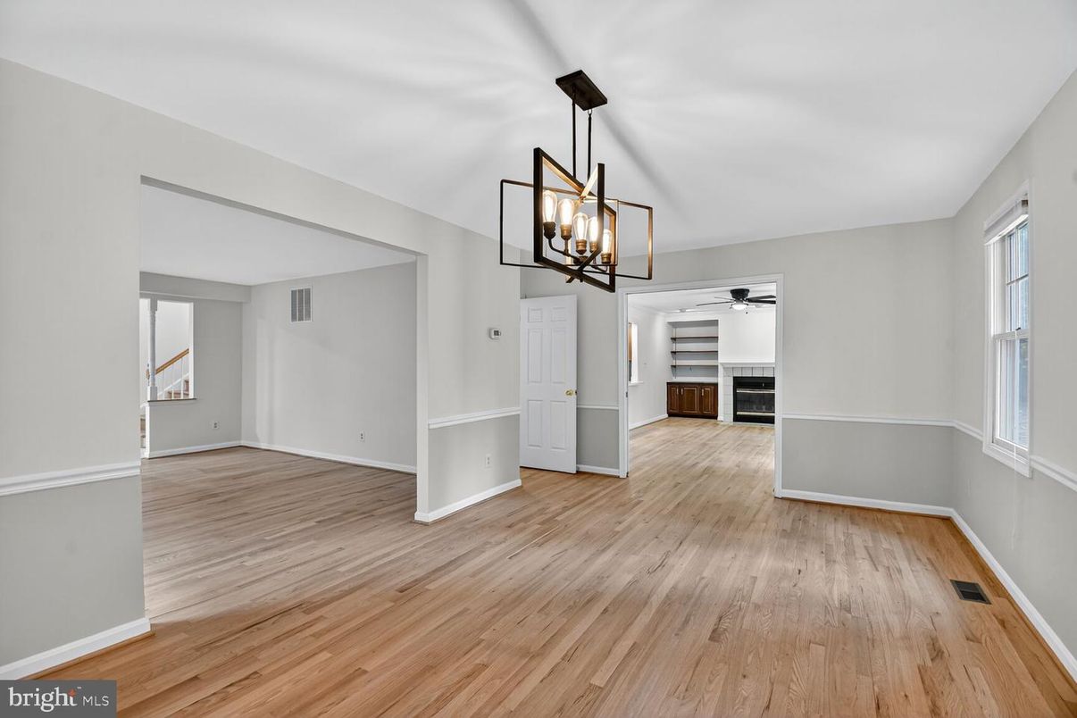 Empty room, Interior, Pendant Lights, Wood Texture Flooring
